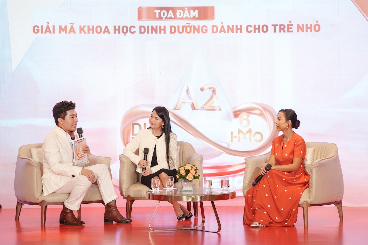5-thong-qua-toa-dam-cac-bac-phu-huynh-se-duoc-cap-nhat-xu-huong-cham-soc-cho-con-bang-khoa-hoc-dinh-duong-toi-uu-loi-the-dau-doi-cho-con-1760330339.jpg