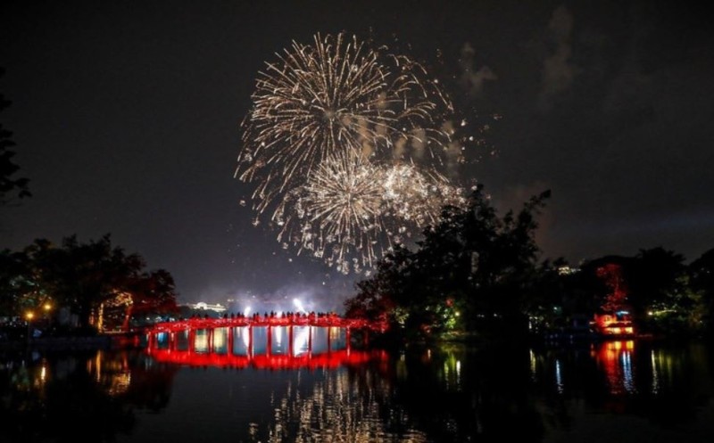 Rực sáng sắc pháo hoa trên khắp mọi miền đất nước mừng Xuân Bính Ngọ