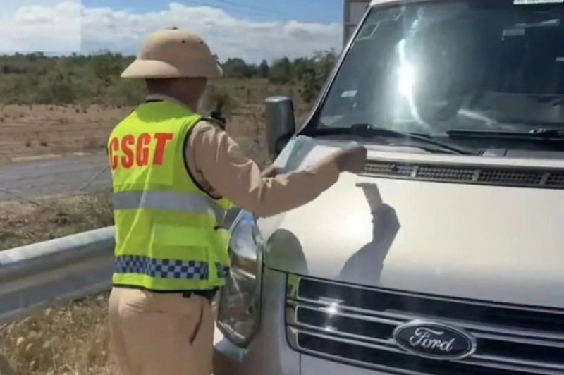 Xe khách chở quá 12 người, bị phạt 90 triệu