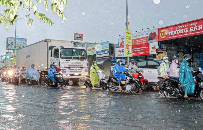 Miền Bắc sắp hửng nắng, miền Trung mưa dài ngày