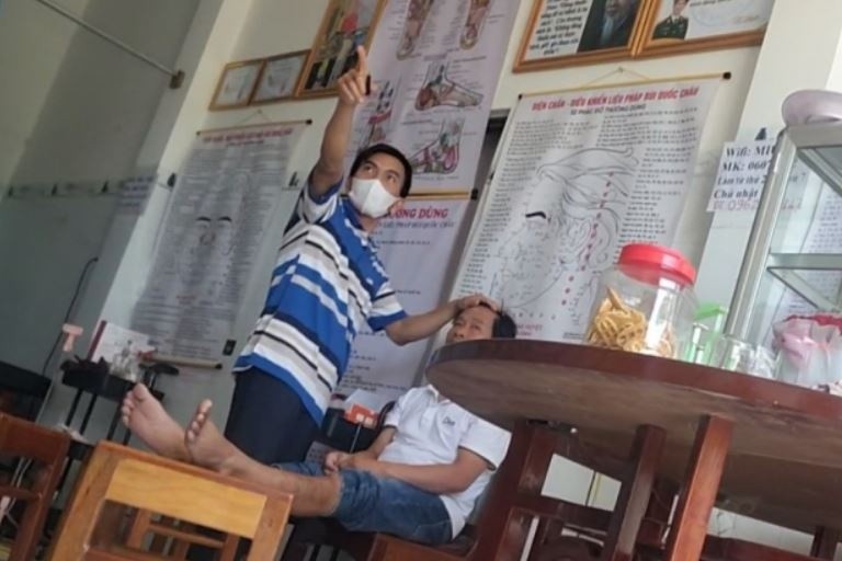 Bi hài chuyện “thầy” chữa bệnh là... bệnh nhân tâm thần