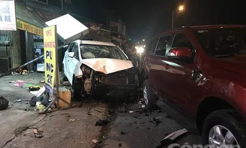 Tài xế say xỉn lao ô tô 'càn quét' vỉa hè, hất tung bàn nhậu, nhiều người trọng thương