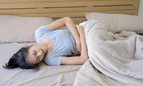 Nhiệt miệng trong kỳ kinh nguyệt- Khi nỗi đau nhân đôi