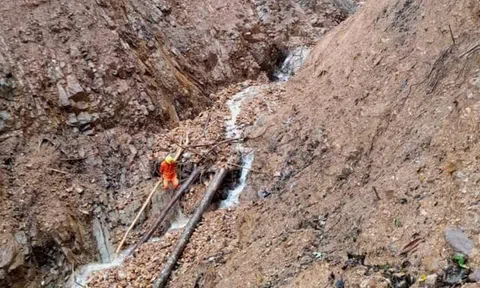 Mưa lũ làm cắt đường, hai bản ở Quảng Trị gần 1 tháng vẫn chưa có điện