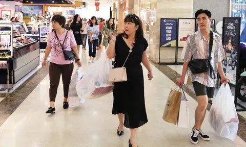 Người Hà Nội bỏ bữa đi 'săn' hàng giảm giá ngày Black Friday