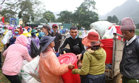 Chợ phiên 0 đồng giúp người nghèo vùng cao vượt khó sau lũ