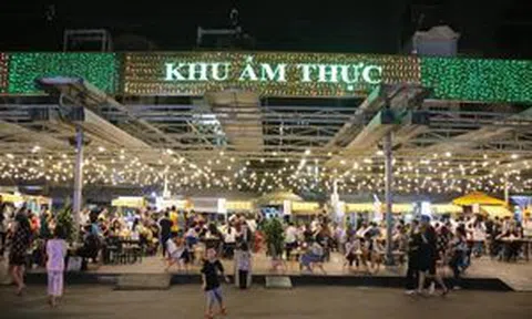 Phố đi bộ đêm Kỳ đài Quang Trung, quận 10 có gì?