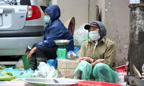 Người Hà Nội vất vả mưu sinh trong giá lạnh đầu đông