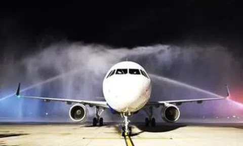 Cận cảnh máy bay đầu tiên và dàn tiếp viên của Vietravel Airlines ở sân bay Tân Sơn Nhất