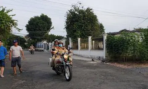 Cảnh sát bao vây nhóm đua xe giữa ban ngày trên quốc lộ