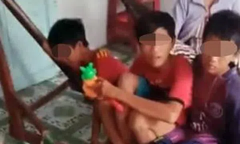 Ba học sinh đạp xe 5 ngày đêm từ Cà Mau lên Sài Gòn tìm cha mẹ