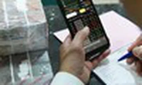 TS. Cấn Văn Lực: Chứng khoán đang phát triển mạnh, nhưng lượng vốn huy động chỉ bằng một ngân hàng nhỏ