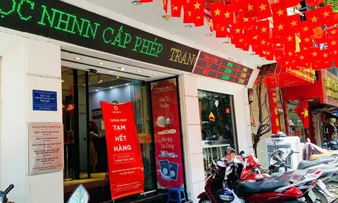 Nhiều tiệm vàng TP.HCM đông nghịt khách, Hà Nội 'cháy hàng'