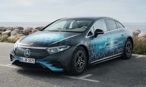 Mercedes-Benz EQS lập kỷ lục di chuyển 1.205 km với pin thể rắn