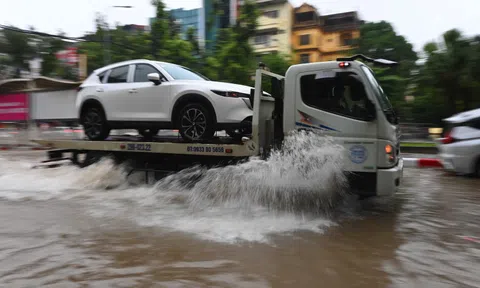Cứu hộ xe ngập nước - bên bán gói ưu đãi, bên hỗ trợ kéo xe