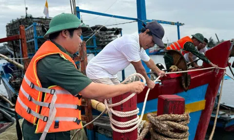 Bão số 12 gây mưa rất to, khuyến cáo người dân chuẩn bị lương thực vài ngày