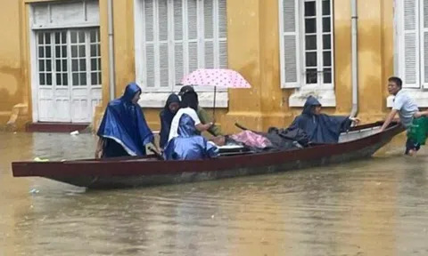 Nguyên nhân miền Trung mưa đặc biệt lớn, nhiều nơi trong biển nước