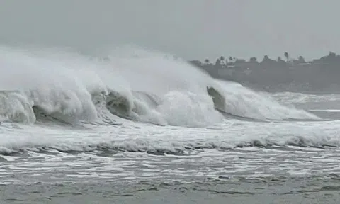 Bão Fung-Wong giữ nguyên hướng và cường độ