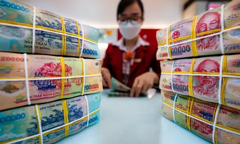 Vì sao ngân hàng dồn dập tăng lãi suất tiết kiệm?