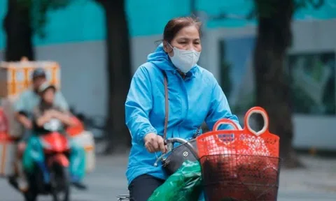 Bão Fung-Wong đổi hướng, không khí lạnh tăng cường ở Bắc Bộ