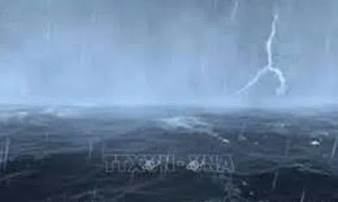 Áp thấp nhiệt đới di chuyển chậm về vùng biển Đắk Lắk-Khánh Hòa