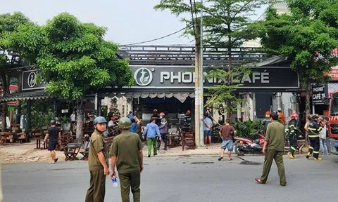 Cháy quán cà phê trong khu dân cư Vĩnh Lộc, khách hoảng hốt tháo chạy