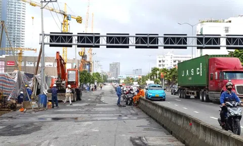 Sau sự cố ‘hố tử thần’, đường cạnh dự án Capital Square 3 tiếp tục bị phong tỏa