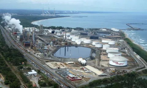 Venezuela làm gì với 300 triệu USD đầu tiên từ tiền Mỹ bán dầu?