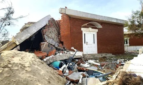 Nguyên nhân loạt biệt thự ven biển bị đổ sập, hư hỏng trong bão Bualoi