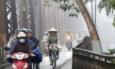 Hà Nội sáng sớm mưa phùn, TP.HCM ngày và đêm chênh 10°C