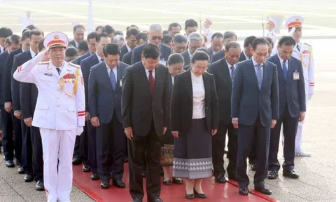 Tổng Bí thư, Chủ tịch nước Lào vào Lăng viếng Chủ tịch Hồ Chí Minh
