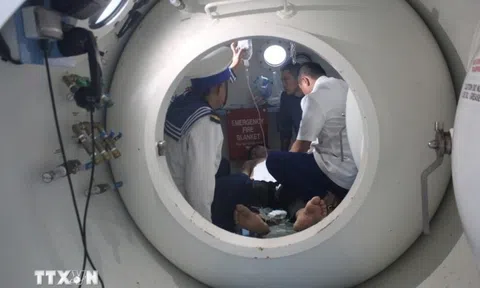 Cứu kịp thời ngư dân bị giảm áp do lặn sâu ở ngư trường Trường Sa