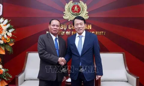 Tiếp tục vun đắp quan hệ hữu nghị Việt Nam - Lào