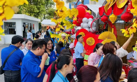 Chợ Tết cho công nhân cấp nước