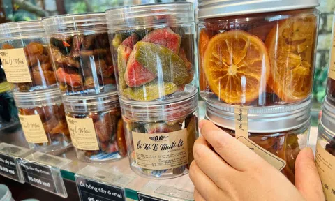 Săn đặc sản ăn chơi ngày Tết - Kỳ 5: Ngày xuân chuộng hoa lạ lạ, bánh mứt lành lành