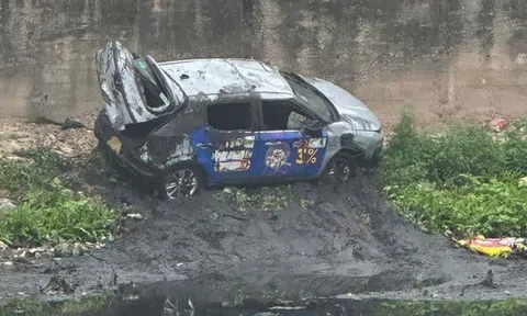 Làm rõ nguyên nhân vụ ô tô lao xuống sông Nhuệ rạng sáng