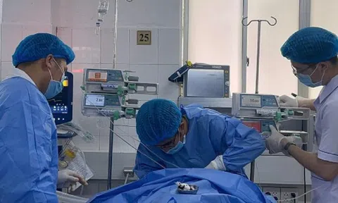 Đau bụng âm ỉ, nôn ói, người đàn ông suýt mất mạng vì căn bệnh không ai ngờ