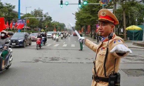 Hà Nội tạm cấm xe qua Quảng trường Cách mạng tháng Tám