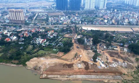 Cận cảnh dự án thoát nước cắt qua đê sông Hồng