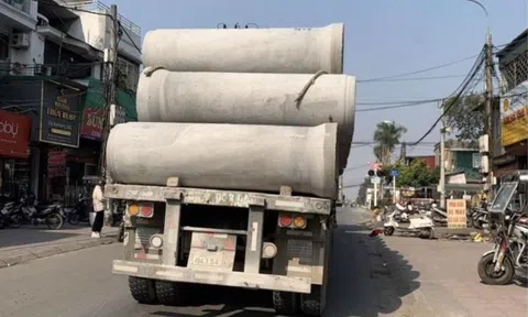 Phạt 10 triệu đồng tài xế xe đầu kéo chở ống cống chênh vênh