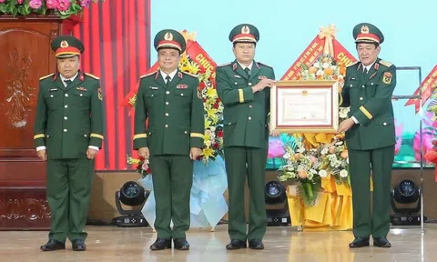 Cục Chính trị Quân khu 7 nhận Huân chương bảo vệ Tổ quốc hạng nhất