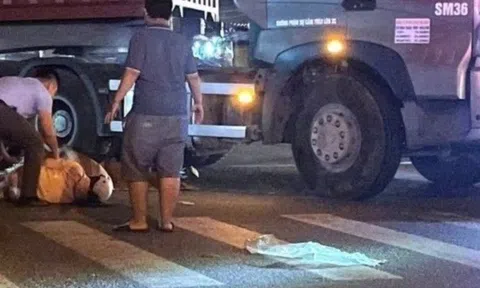 Nữ công nhân tử vong dưới bánh xe đầu kéo container