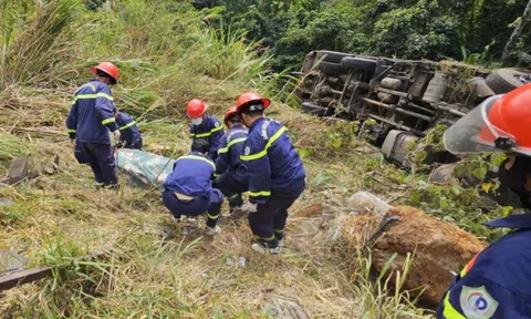 Xe tải lao xuống vực đèo Bảo Lộc, tài xế tử vong