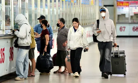 Vé xe về miền Trung ‘cháy’ sớm, bến tăng cường xe, giá tăng 40-60%