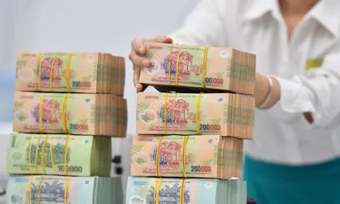 NHNN tiếp tục bơm VND, lãi suất qua đêm hạ về vùng 8%