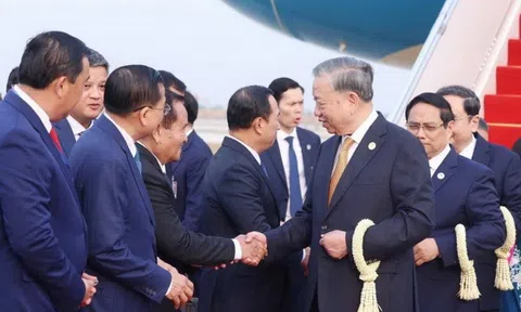 Tổng Bí thư đến sân bay Techo, bắt đầu thăm Campuchia