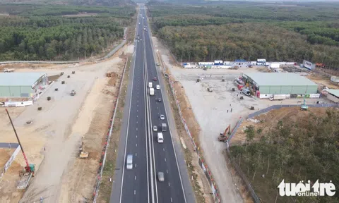 Cao tốc Bắc - Nam dự kiến khai thác 21 trạm dừng nghỉ, trạm tạm dịp Tết