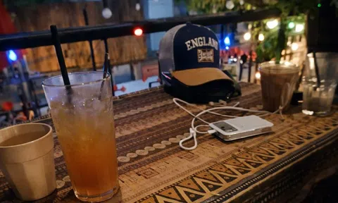 Thuê người yêu về quê ăn Tết, người trẻ đang lừa dối cha mẹ hay tự lừa dối mình?