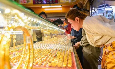 Giá vàng hôm nay 7.2: Bật tăng, chạm sát 180 triệu đồng/lượng
