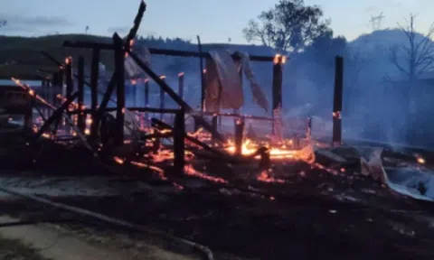 Nhà rông lớn nhất của đồng bào Ba Na ở Quảng Ngãi bị thiêu rụi